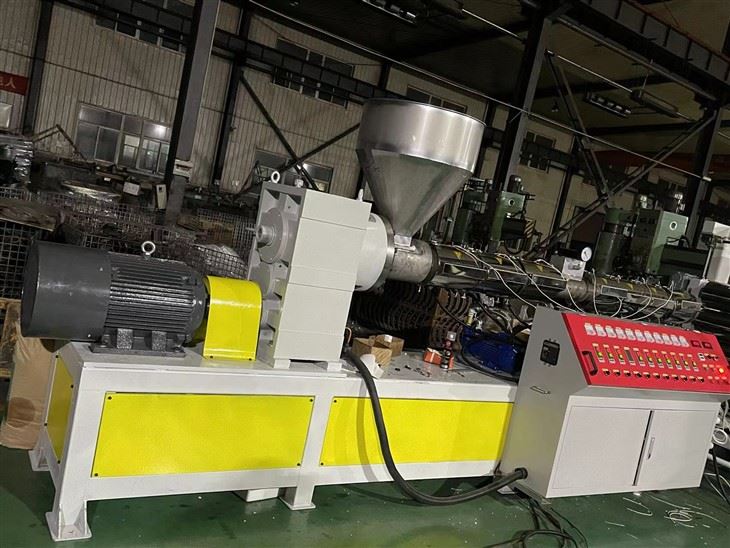 Automatic High-Speed PVC Strip Curtain Extruder